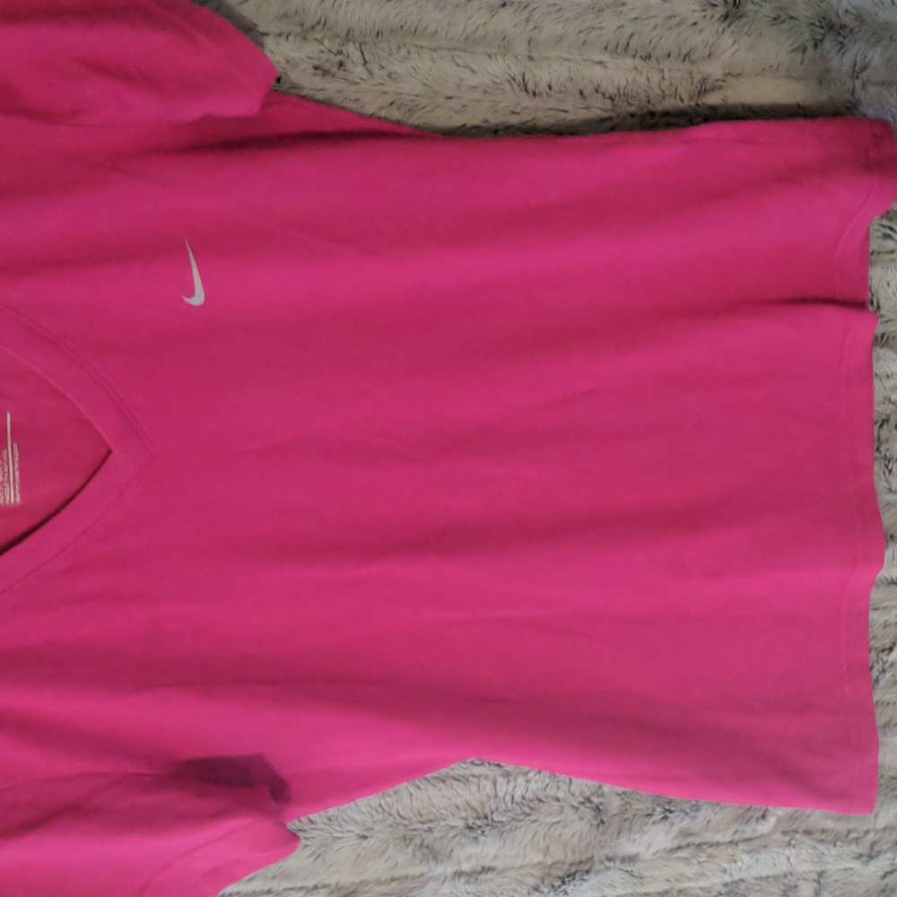 Nike DRI fit tee. Perfect for the gym - Picture 2 of 5